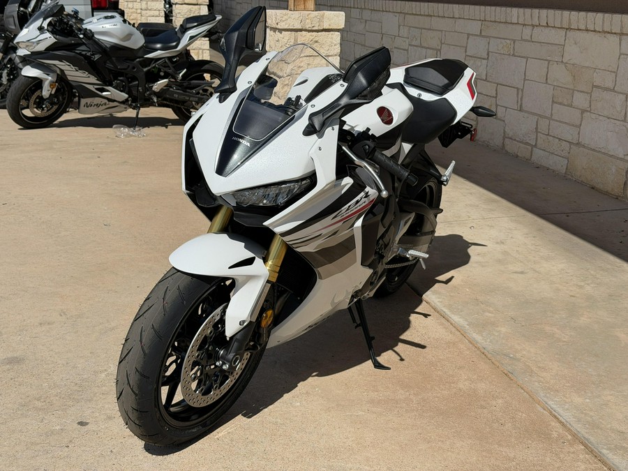 2027 HONDA CBR1000RR
