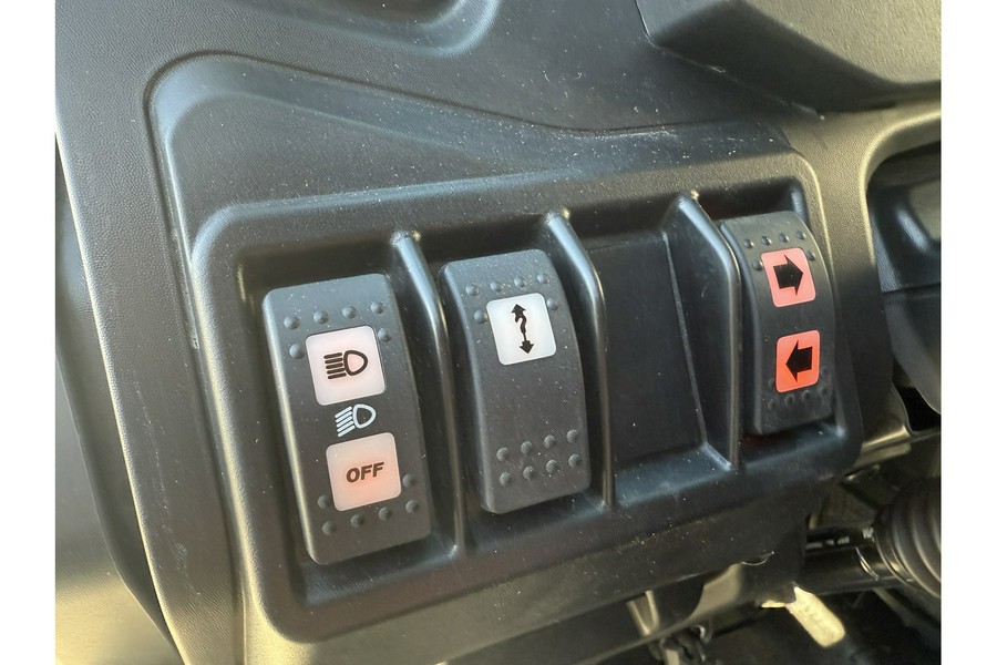 2025 Can-Am Defender Limited HD10