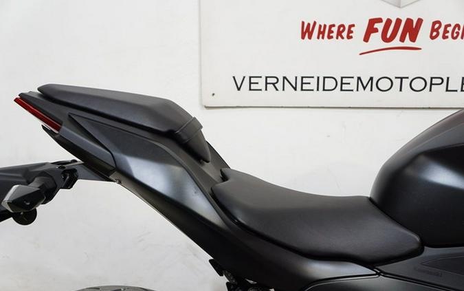 2026 Kawasaki Ninja 500 Metallic Flat Spark Black