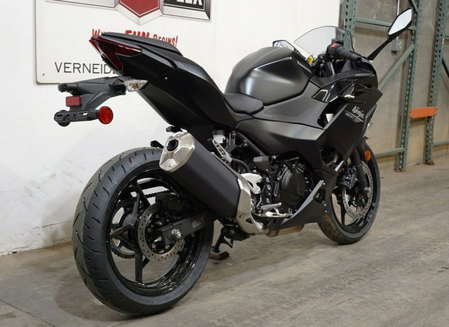 2026 Kawasaki Ninja 500 Metallic Flat Spark Black