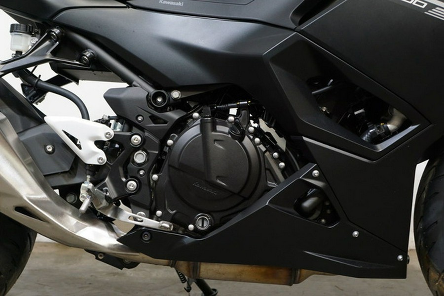 2026 Kawasaki Ninja 500 Metallic Flat Spark Black