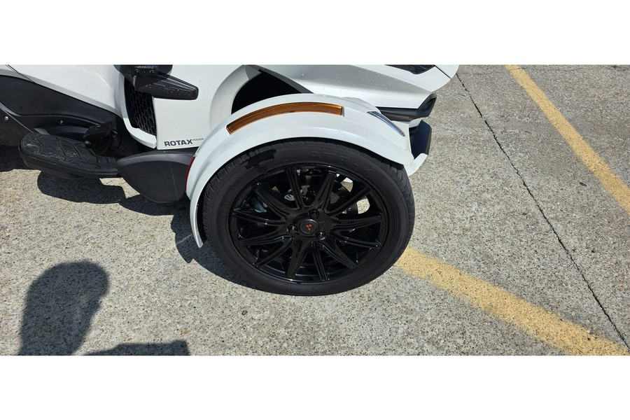 2018 Can-Am Spyder® RT SE6