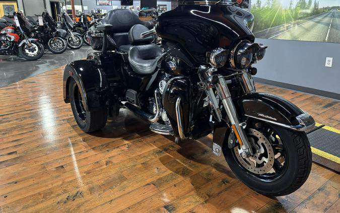 2013 Harley-Davidson Tri Glide Ultra Classic BLK W/ PINSTRIPE