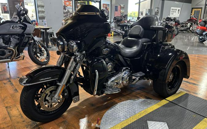 2013 Harley-Davidson Tri Glide Ultra Classic BLK W/ PINSTRIPE