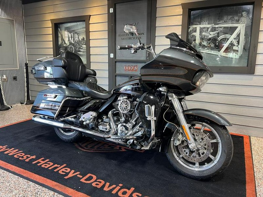 2016 Harley-Davidson® FLTRUSE - CVO™ Road Glide Ultra®