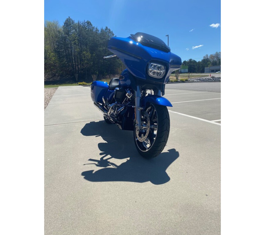 2025 Harley-Davidson® Street Glide® Blue Burst