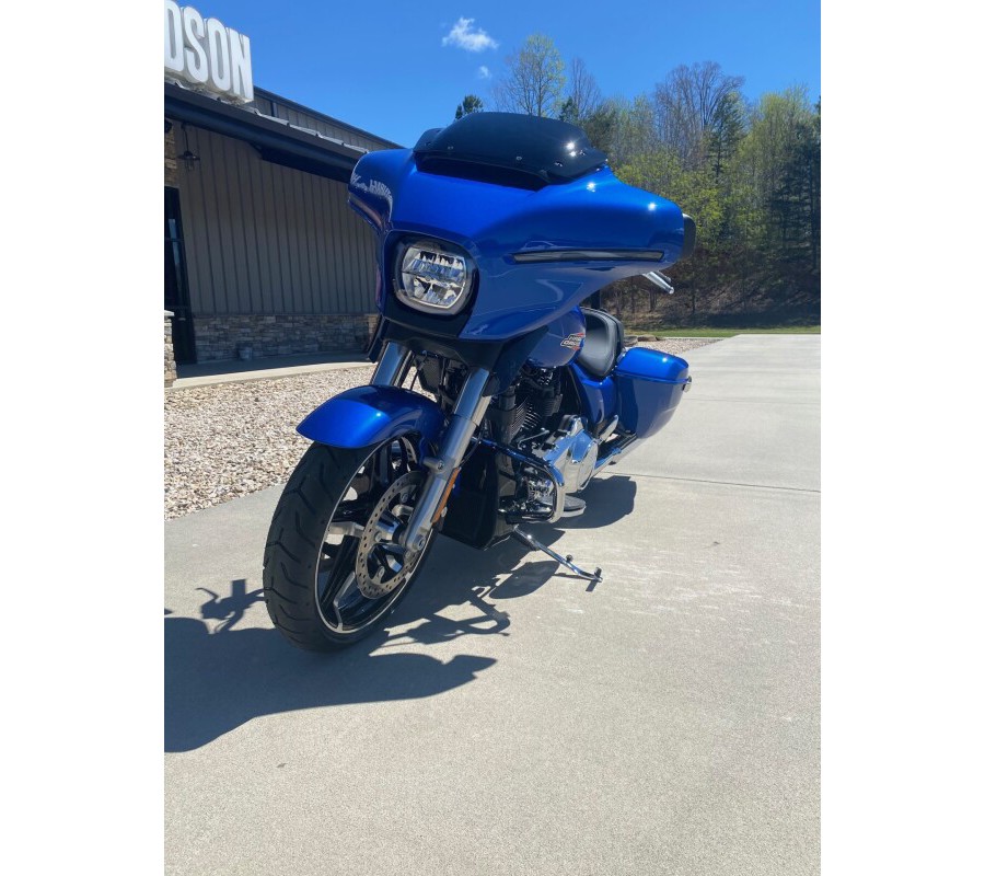 2025 Harley-Davidson® Street Glide® Blue Burst