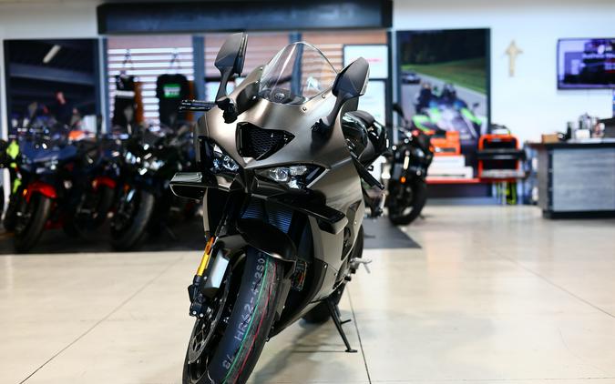 2026 Kawasaki Ninja ZX10R ABS Metallic Matte Graphenesteel Gray Metallic Spark Black