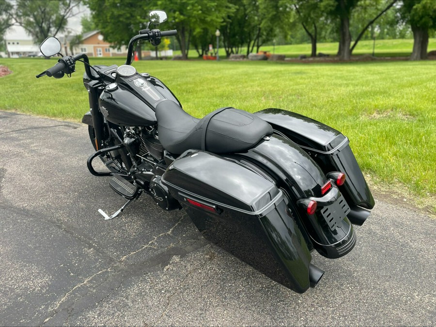 2024 Harley-Davidson Road King Special Vivid Black