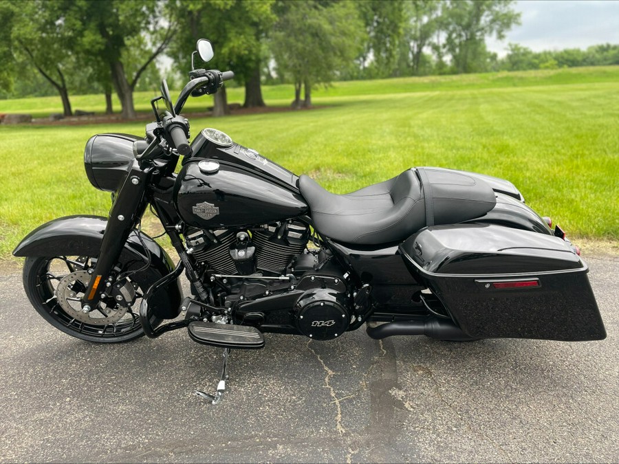 2024 Harley-Davidson Road King Special Vivid Black