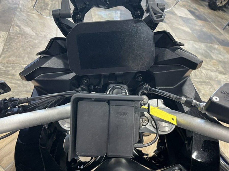 2023 BMW F 900 XR Triple Black