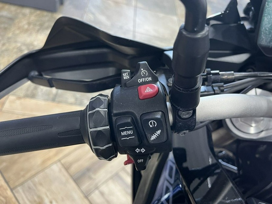 2023 BMW F 900 XR Triple Black