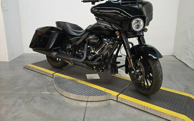 FLHXS 2018 Street Glide Special