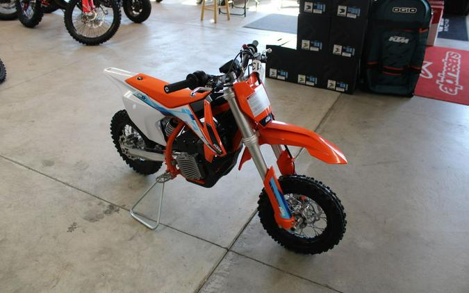 2023 KTM SX-E 3 First Look [Just In Time For Christmas]