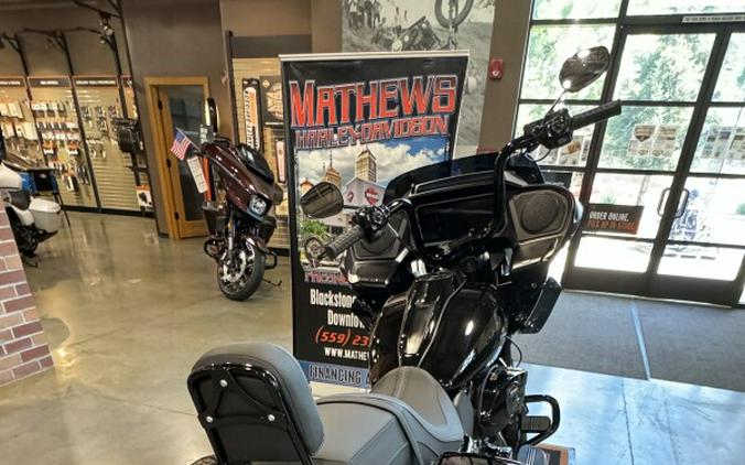 2024 Harley-Davidson Road Glide™ Vivid Black