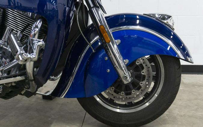 2017 Indian Motorcycle® Roadmaster® Icon Blue Sapphire & Brilliant Blue