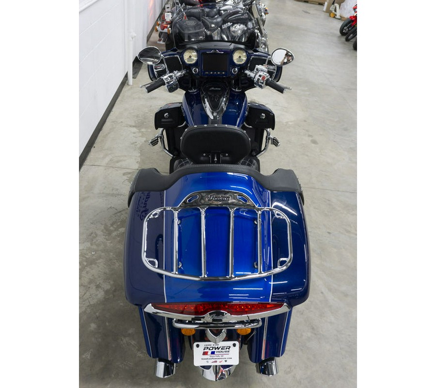 2017 Indian Motorcycle® Roadmaster® Icon Blue Sapphire & Brilliant Blue