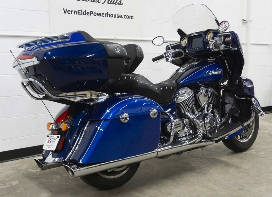 2017 Indian Motorcycle® Roadmaster® Icon Blue Sapphire & Brilliant Blue