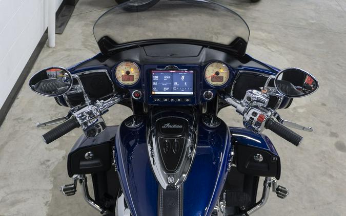 2017 Indian Motorcycle® Roadmaster® Icon Blue Sapphire & Brilliant Blue