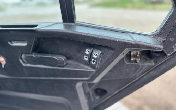 2023 Can-Am Defender XT HD10