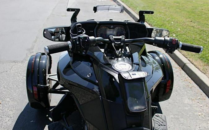 2016 Can-Am® Spyder® F3-T 6-Speed Semi-Automatic (SE6)
