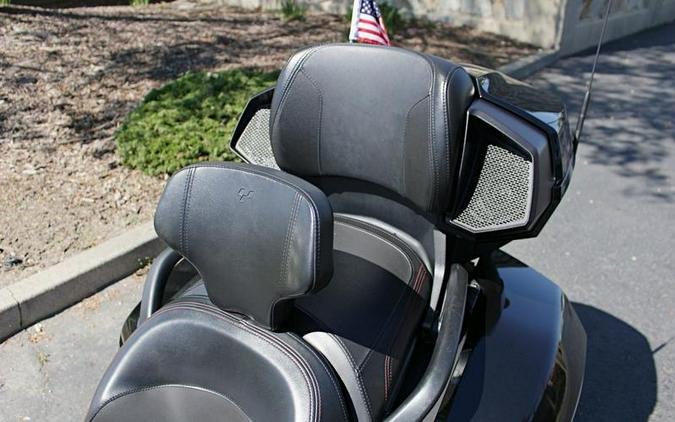 2016 Can-Am® Spyder® F3-T 6-Speed Semi-Automatic (SE6)