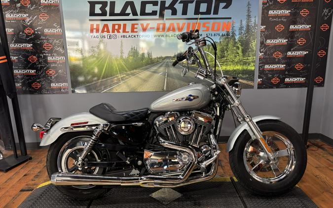2012 Harley-Davidson 1200 Custom BRIL SILVER W/ PINSTRIPE