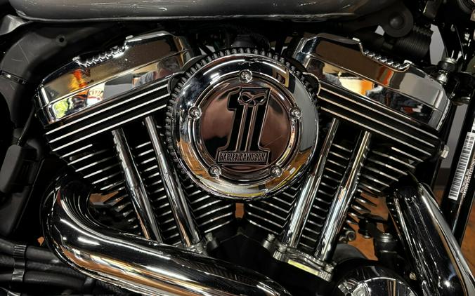 2012 Harley-Davidson® 1200 Custom BRIL SILVER W/ PINSTRIPE