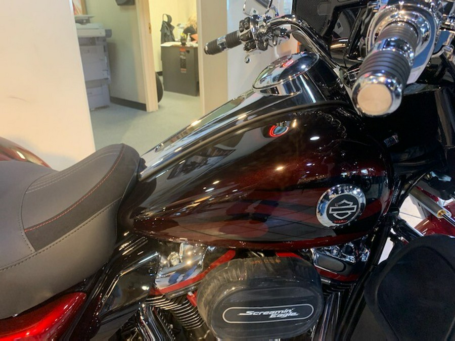 2022 Harley-Davidson CVO™ Tri Glide Dante’s Red Fade