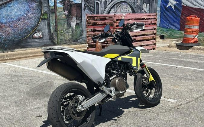 2020 Husqvarna Supermoto 701