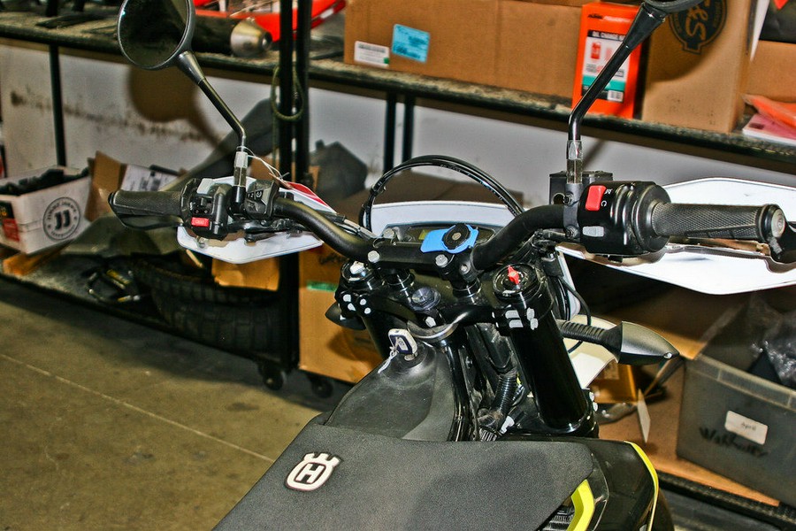 2023 Husqvarna® Supermoto 701