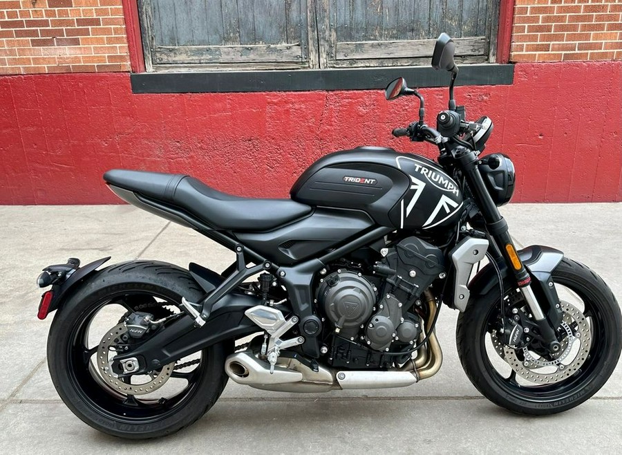 2023 Triumph Trident 660 Matte Jet Black / Matte Silver Ice