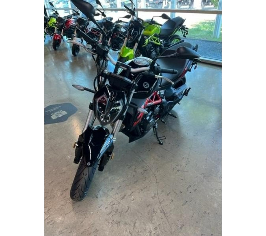 2022 Benelli 302S Base