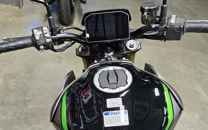 2025 Kawasaki Z900 SE ABS