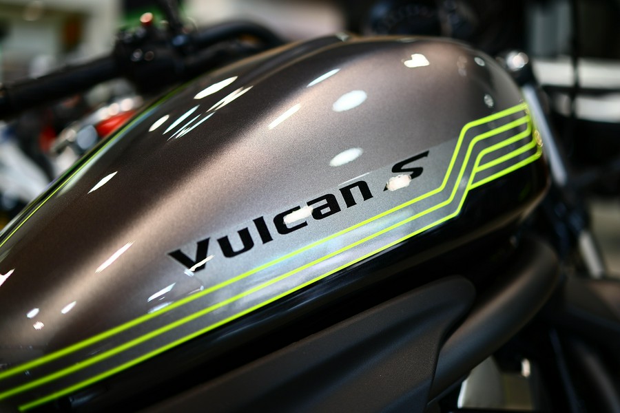 2026 Kawasaki Vulcan S ABS Metallic Graphite GrayMetallic Spark Black