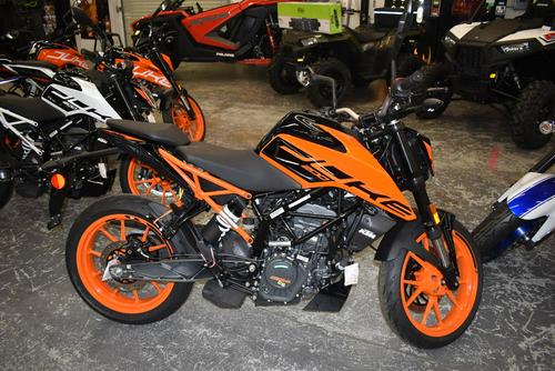 2020 KTM 200 Duke Review: Urban Motorcycle (15 Fast Facts)