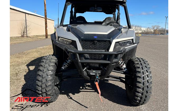 2024 Polaris Industries GENERAL XP4 1000 ULTIMATE - M SILVER QUARTZ Ultimate