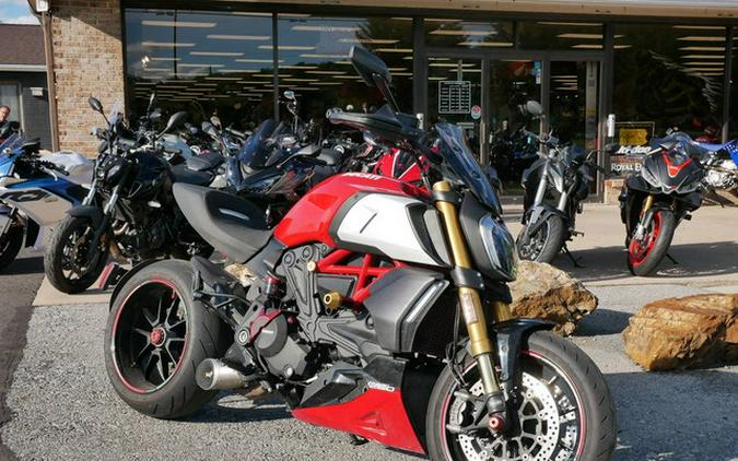 2021 Ducati Diavel 1260 S Ducati Red 1260