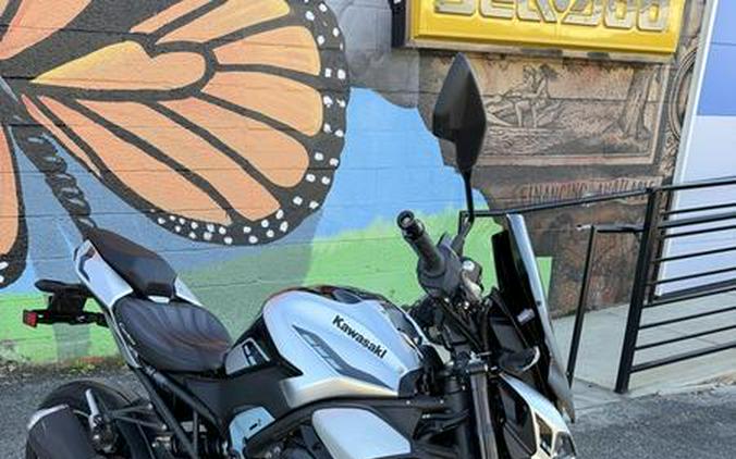 2025 Kawasaki Z900 ABS Galaxy Silver/Metallic Spark Black