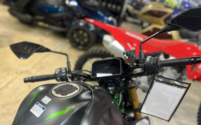 2026 Kawasaki Z900 SE ABS