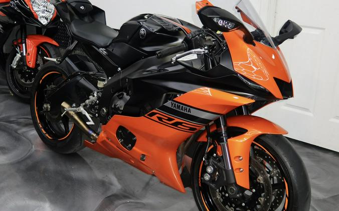 2020 Yamaha R6 With Akrapovic Exhaust in Mint condition Low miles