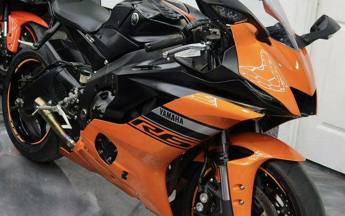 2020 Yamaha R6 With Akrapovic Exhaust in Mint condition Low miles