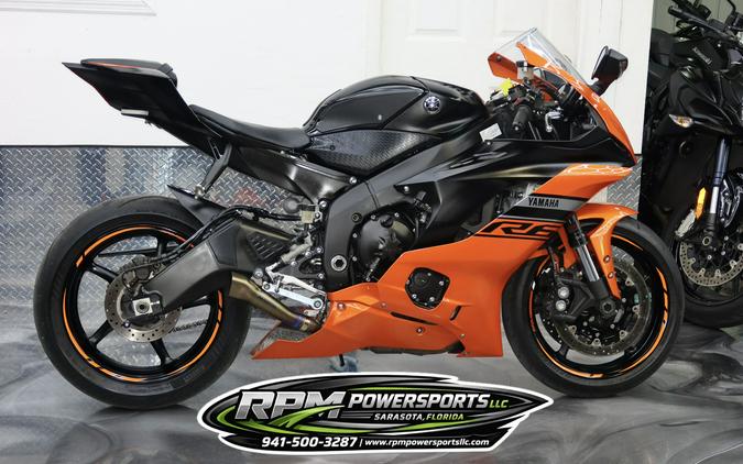 2020 Yamaha R6 With Akrapovic Exhaust in Mint condition Low miles
