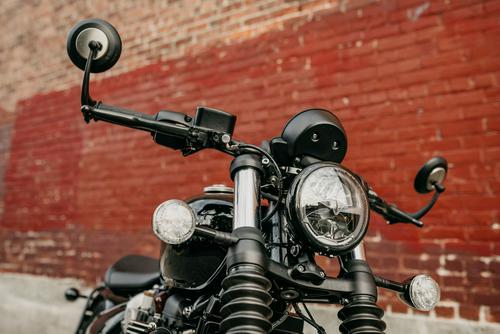 2019 Indian Scout Bobber vs. Triumph Bonneville Bobber Black: Comparison Review