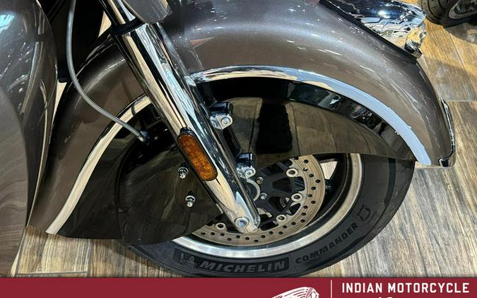 2018 Indian Motorcycle® Roadmaster® ABS Polish.Bronze Over Thund.Black w/Silver Pinst.