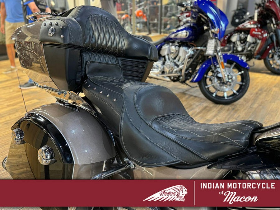 2018 Indian Motorcycle® Roadmaster® ABS Polish.Bronze Over Thund.Black w/Silver Pinst.