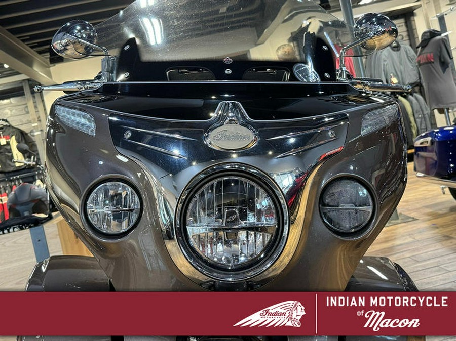 2018 Indian Motorcycle® Roadmaster® ABS Polish.Bronze Over Thund.Black w/Silver Pinst.