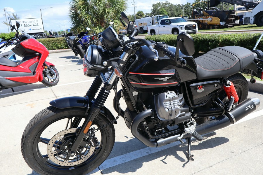 2024 Moto Guzzi V7 Stone