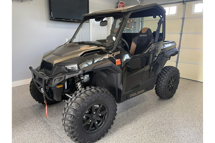 2022 Polaris Industries General XP 1000 Deluxe Black Crystal