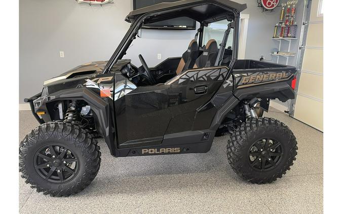 2022 Polaris Industries General XP 1000 Deluxe Black Crystal